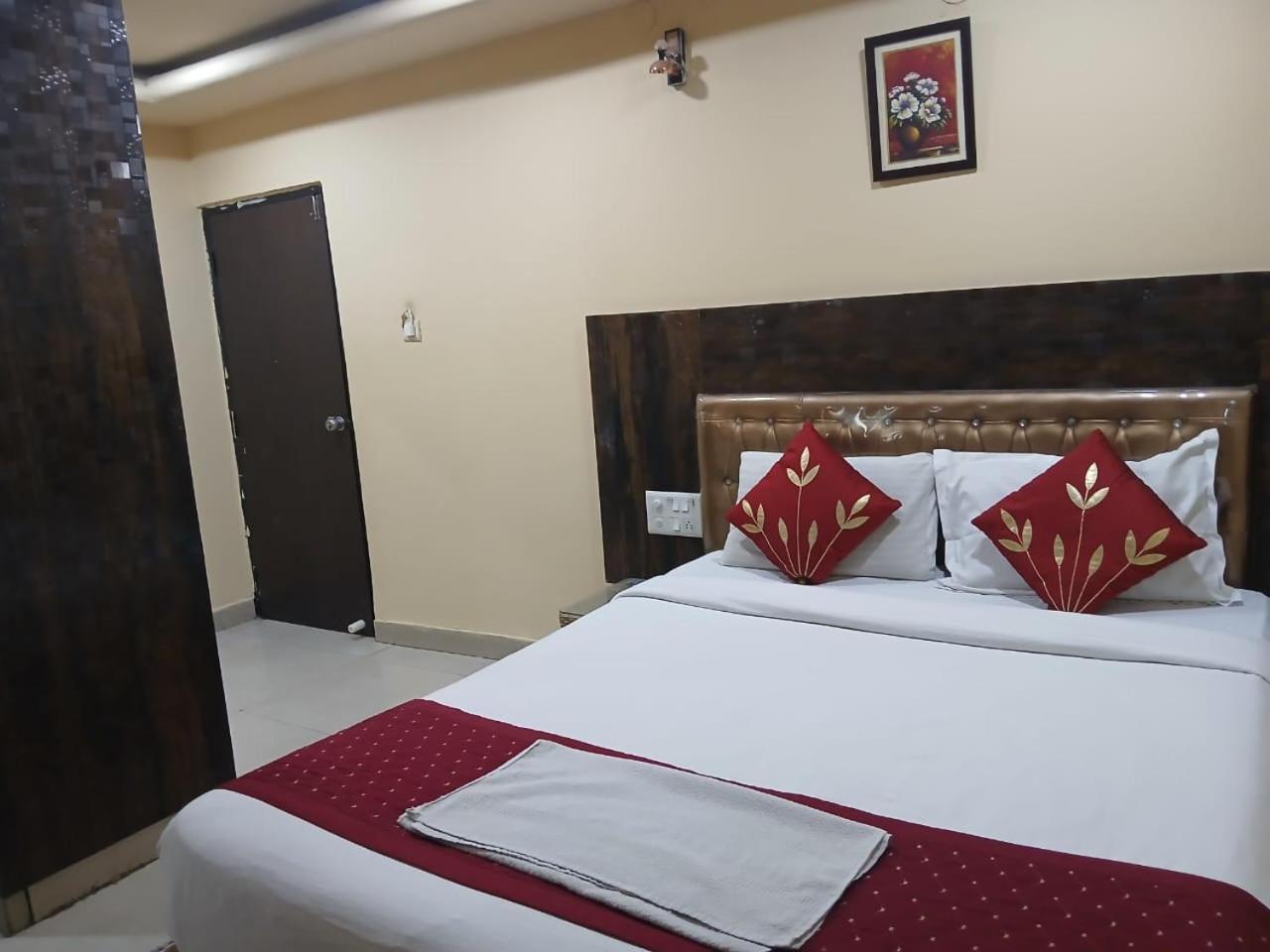 Blossoms Room Holiday Inn- Lakdikapul Hyderabad Exterior photo
