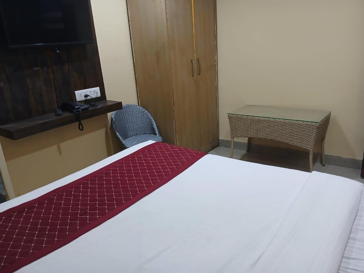 Blossoms Room Holiday Inn- Lakdikapul Hyderabad Exterior photo