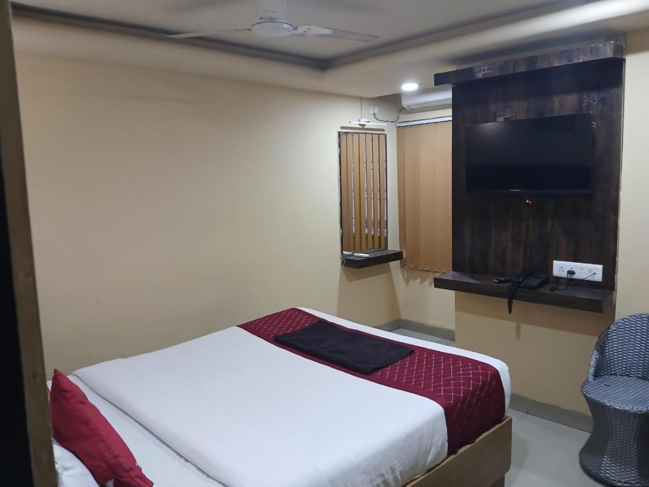 Blossoms Room Holiday Inn- Lakdikapul Hyderabad Exterior photo